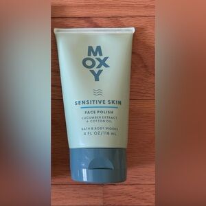 Bath & Body Works Moxy sensitive skin face polish